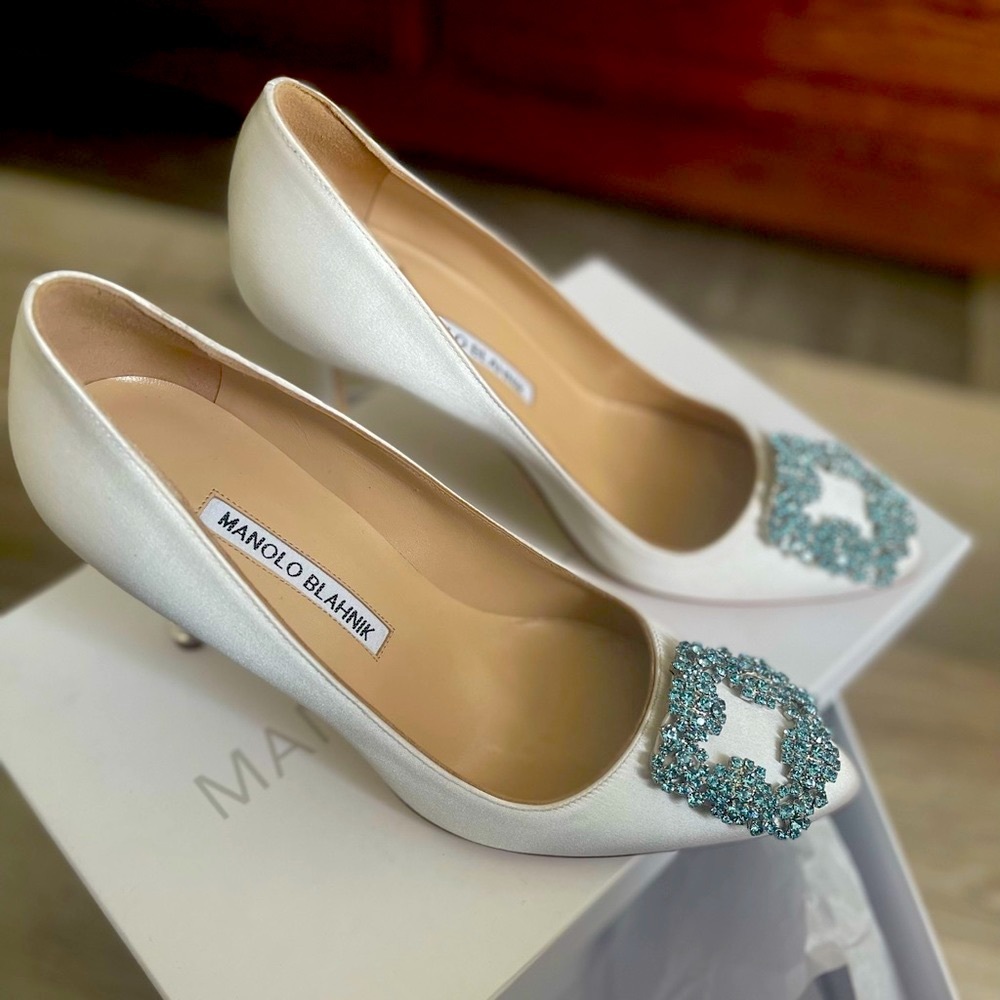 Manolo Blahnik Hangisi White Pumps